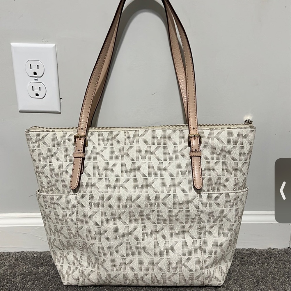 Micheal Kors Jet Set Vanilla Tote